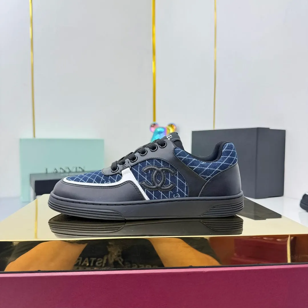 👟👟Ex-factory price 620👟👟High quality! ! ! CHANEL Chanel 25A latest thick-soled casual sports shoes. The counter is synchronized. The counter is very popular. It is a shoe that is very difficult to buy. The most popular thick-soled casual shoes on the Internet. As you can imagine, the most popular thick-soled casual shoes can not be missed. It has both good looks and comfort. Simple and versatile. The thick sole increases the height and is super versatile. Whoever wears it will look better. Upper: cowhide stitching. Lining: breathable mesh. Outsole: TPU original outsole. Size: 35-41 👉